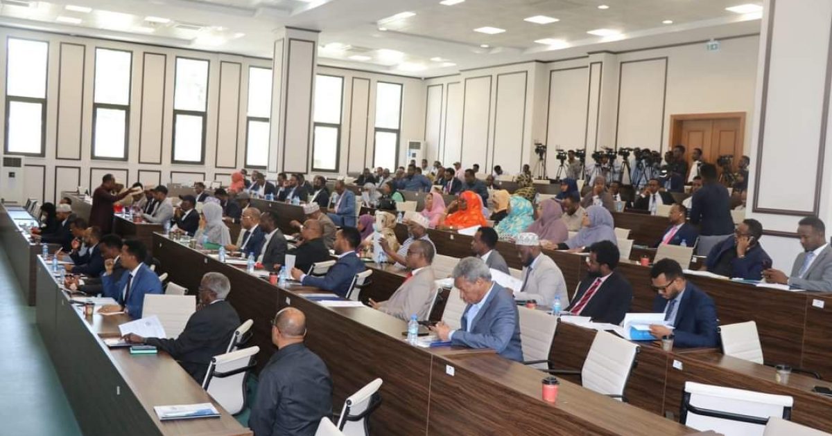 Kulanka Baarlamaanka oo maanta looga dooday labo Hindisi Sharciyeed