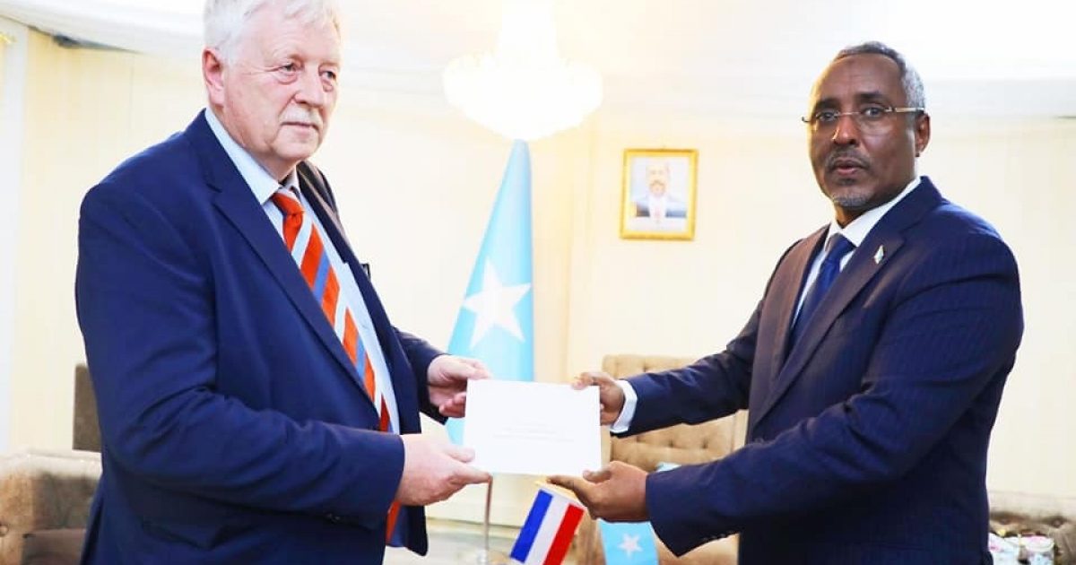 Wasiirka Arrimaha Dibadda Oo Waraaqaha Danjirenimo Ka Guddoomay Safiirada Dalalka Faransiiska, Netherlands iyo Slovakia 