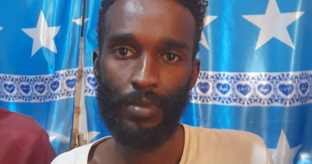 Ciidanka amniga oo gacanta ku dhigay burcad dad dhac u geystay