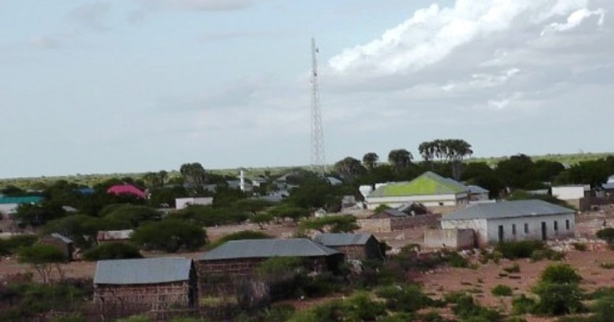 Guddoomiyaha degmadda Maxaas oo faahfaahin ka bixiyey Qaraxyo ka dhacay gudaha degmadda