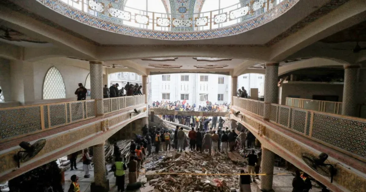 Tirada dadka ku dhintay Qaraxii ka dhacay Masaajid ku yaalla Peshawar oo sii kordhay