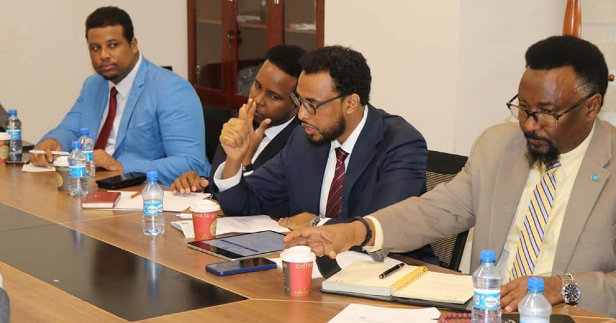 Guddiga Warfaafinta Golaha Shacabka oo kulan la yeeshay Madaxda Wasaaradda Isgaarsiinta