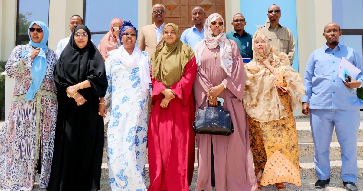 Guddiga Xuquuqul Insaanka BJFS oo kulan la qaatay Wasiirka Haweenka