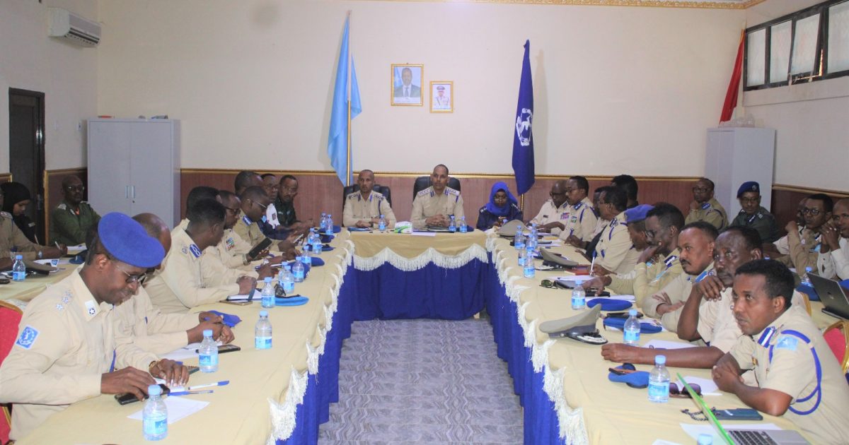 Taliyaha Ciidanka Booliska Soomaaliyeed oo la kulamay Hoggaamada iyo Fadhiyada Madaxa-banaan ee Ciidanka.