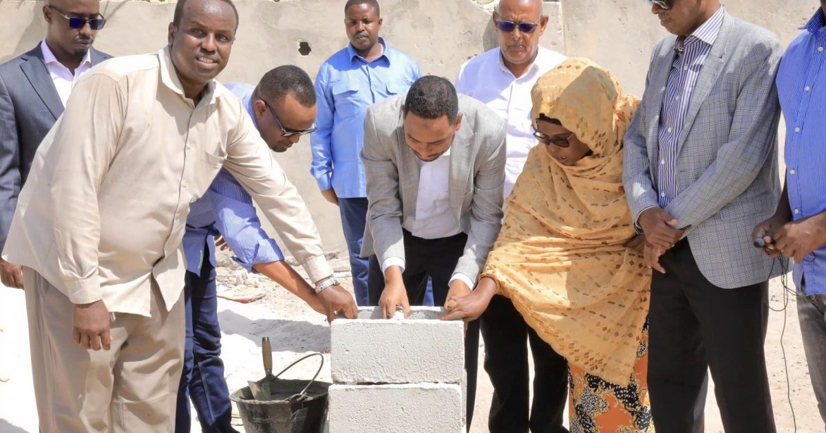 Maamulka Gobolka Banaadir oo dhagax-dhigay xarunta Farsamada Gacanta ee Haweenka Degmada Shibis