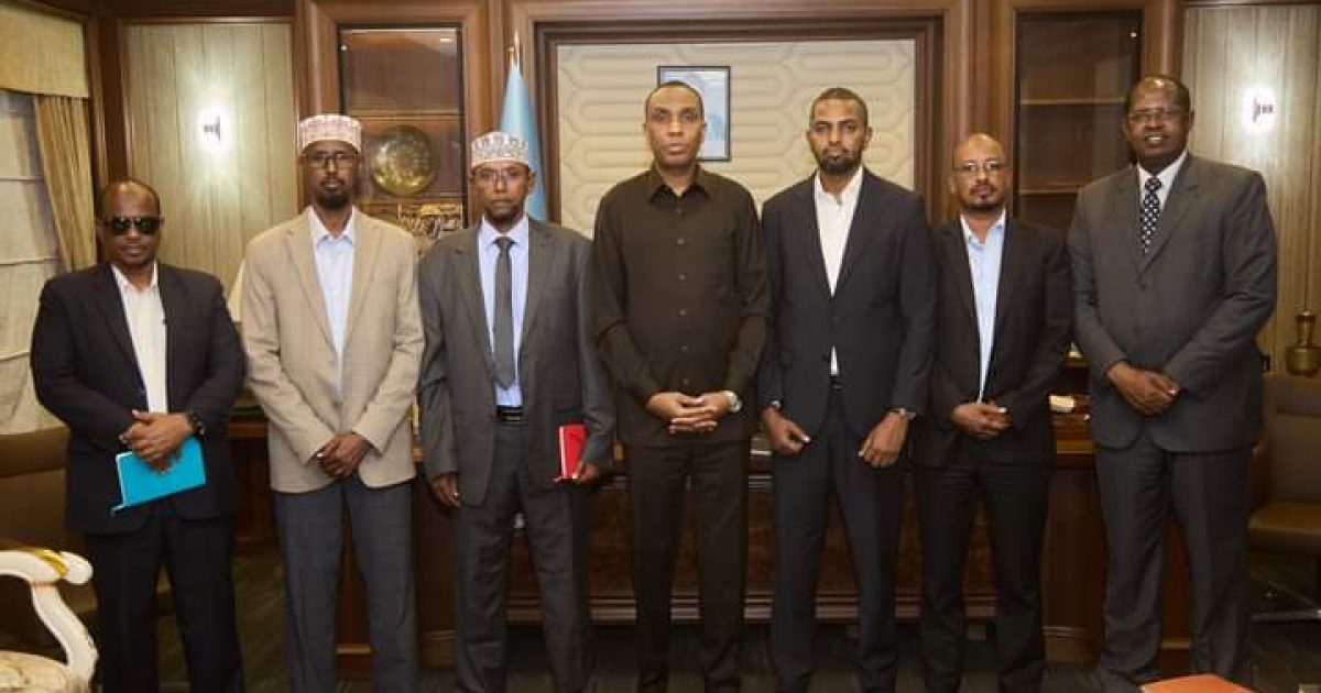 RW Xamse oo qaabilay Guddiga Dhismaha Dekedda Garacad