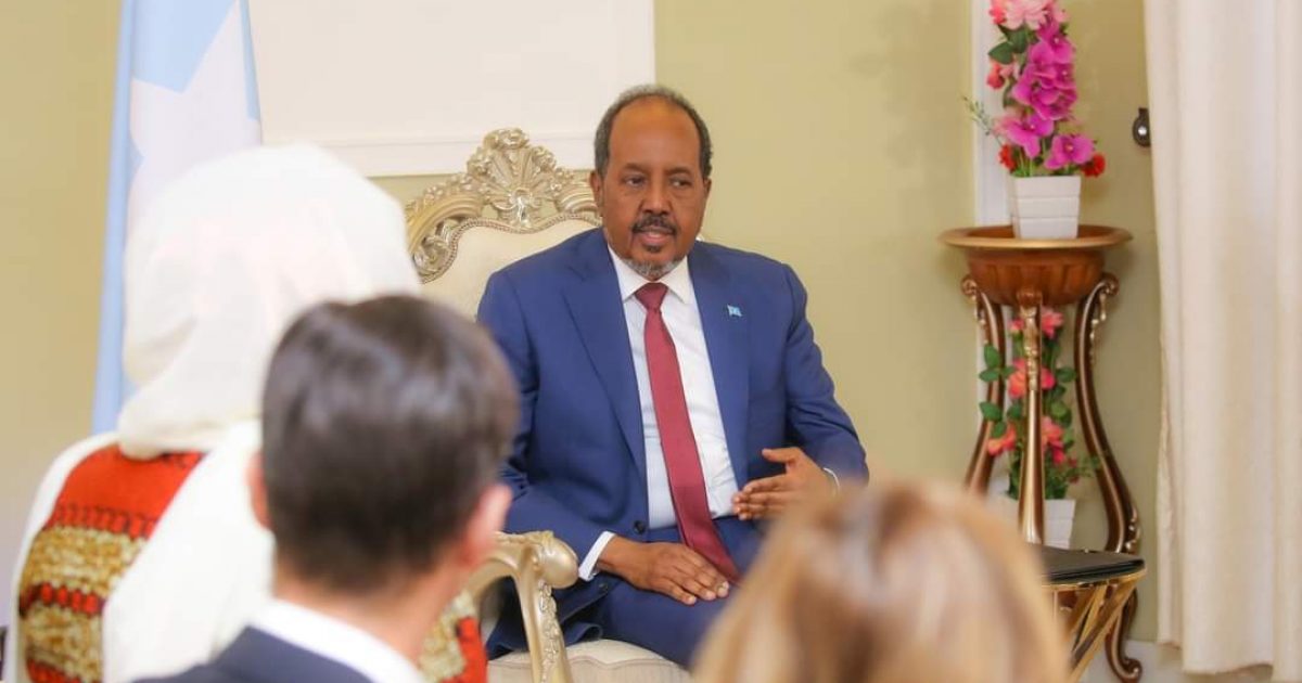 Sawirro: Madaxweyne Xasan Sheekh oo arrimo muhiim ah kala hadlay Bangiga Adduunka 