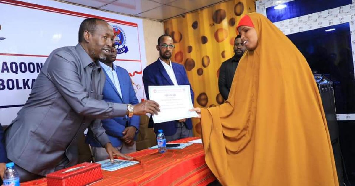 Duqa Muqdisho oo tababar u soo xiray 150 dhallinyaro ah oo dhammeysatay Culuum kala duwan