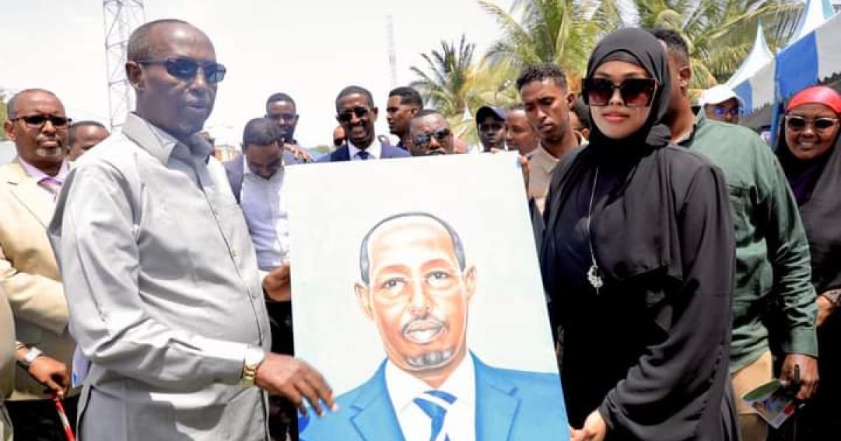 Guddoomiye Madaale oo daah furay suuq weynaha Muqdisho