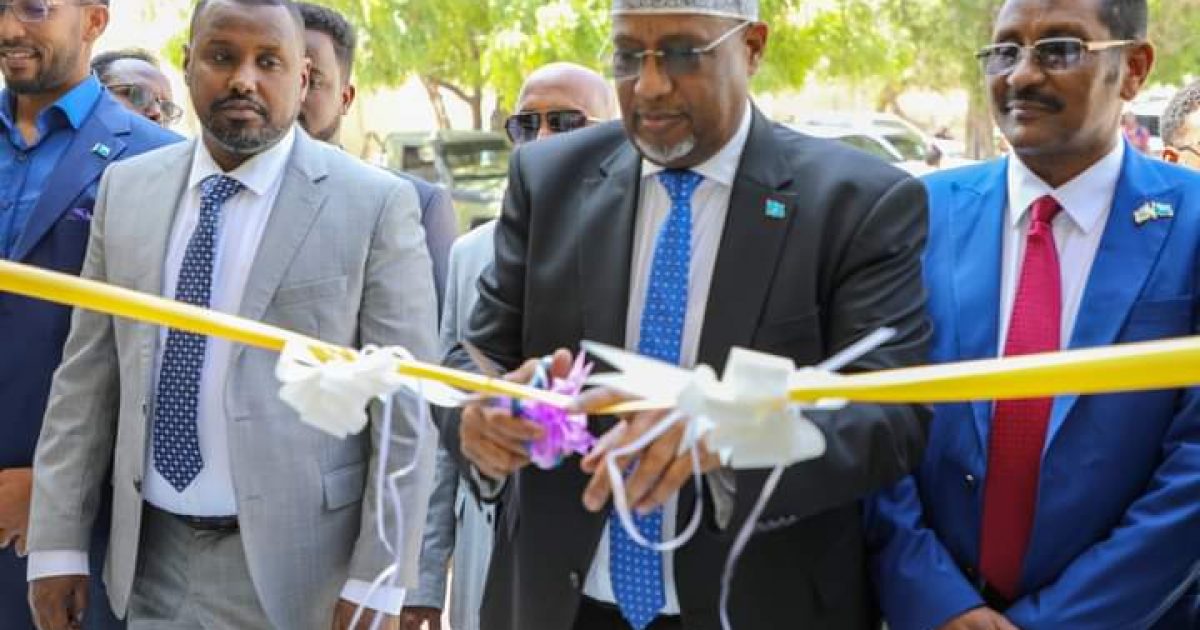 Guddoomiyaha Golaha Shacabka oo xariga ka jaray xafiiska gudoonka