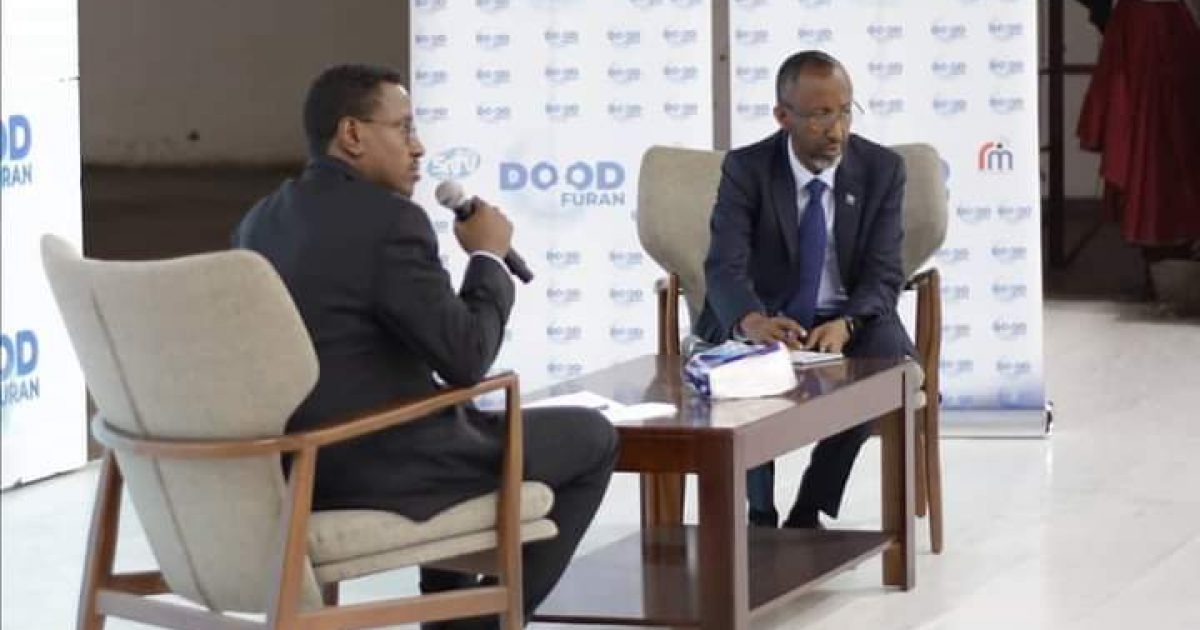 Wasiirka Waxbarashada XFS oo ka qeybgaley Dood ku saabsan tayeynta Waxbarashada dalka