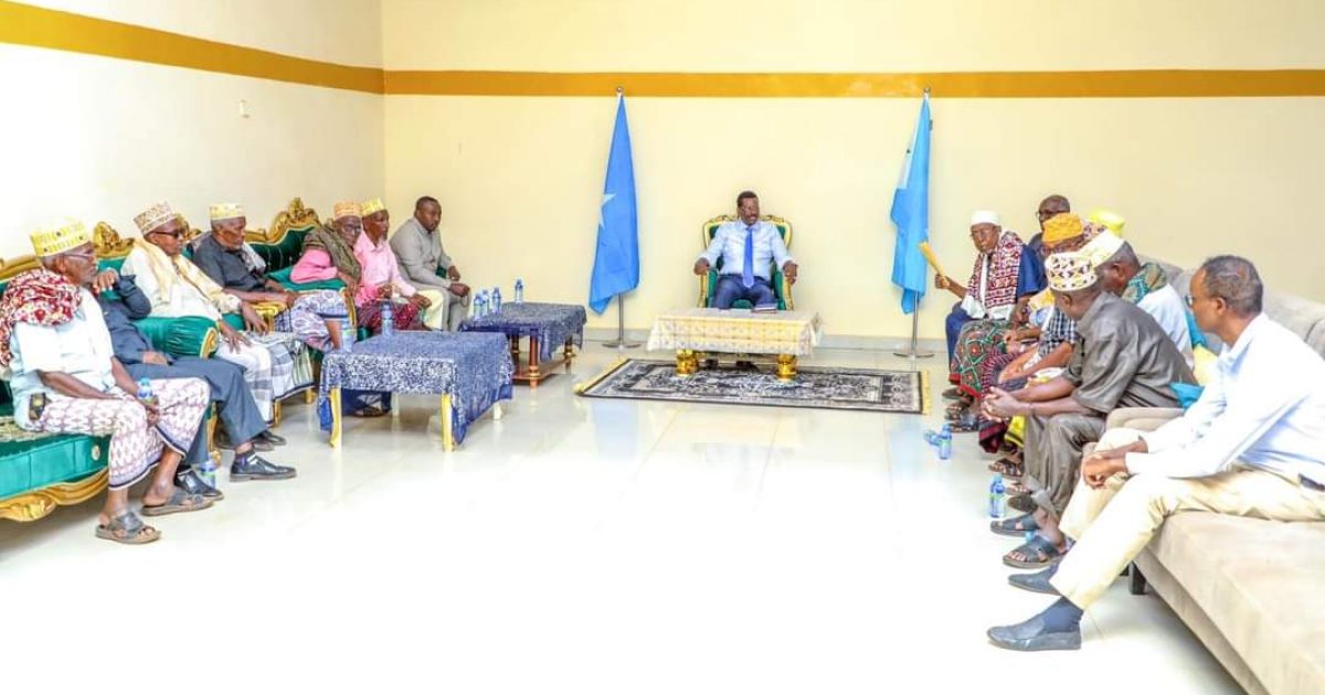 Madaxweynaha Galmudug oo kulan la qaatay Madaxda degmada Cabudwaaq 
