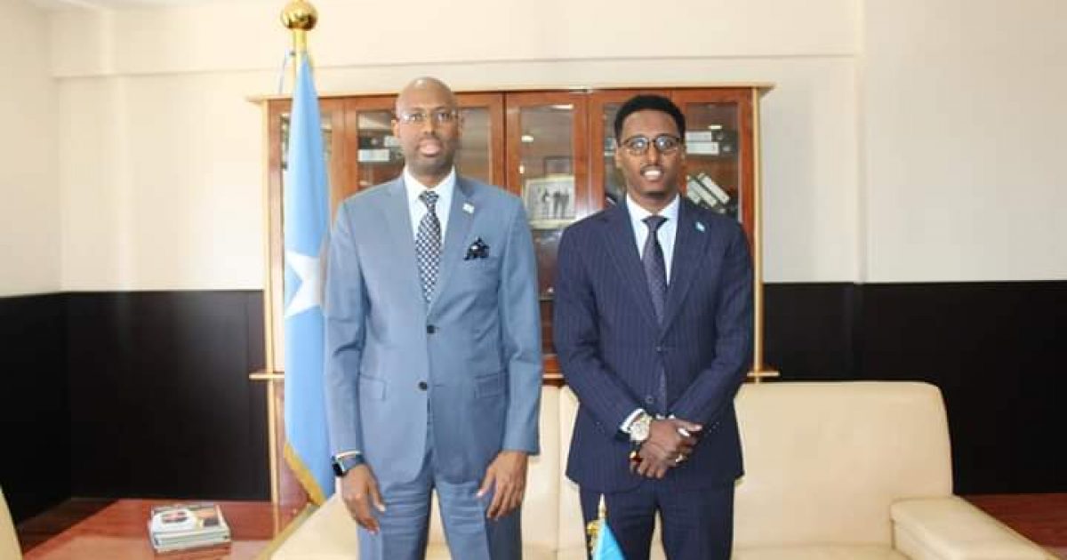 Wasiirka Isboortiga oo booqday Safaaradda Soomaaliya ee Isutagga Imaaraadka Carabta