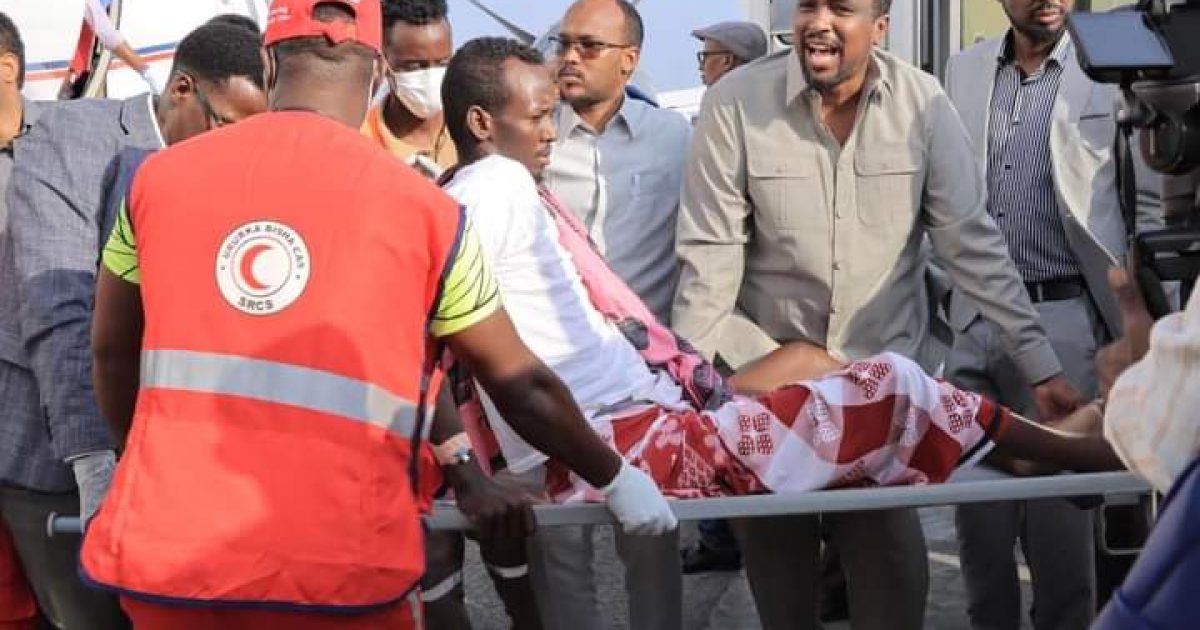 Hay’adda SODMA oo Muqdisho soo gaarsiisy dadkii ku dhaawacmay dagaalka Laascaanood “SAWIRRO”