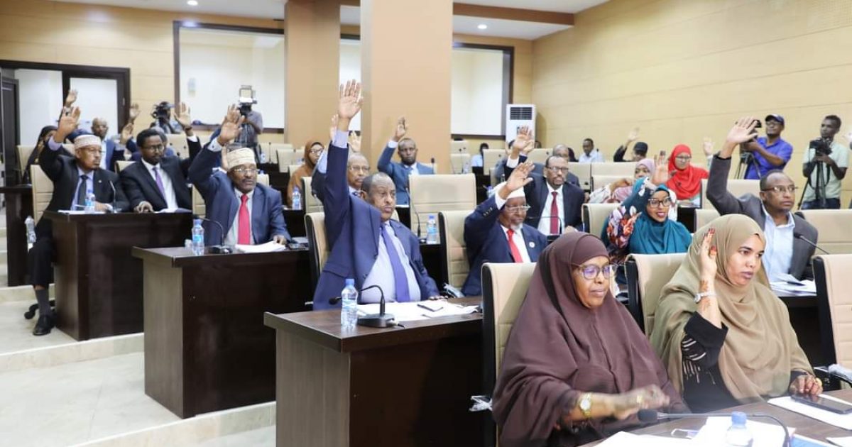 Aqalka sare oo ansixiyay xeer-hoosaadka Golaha