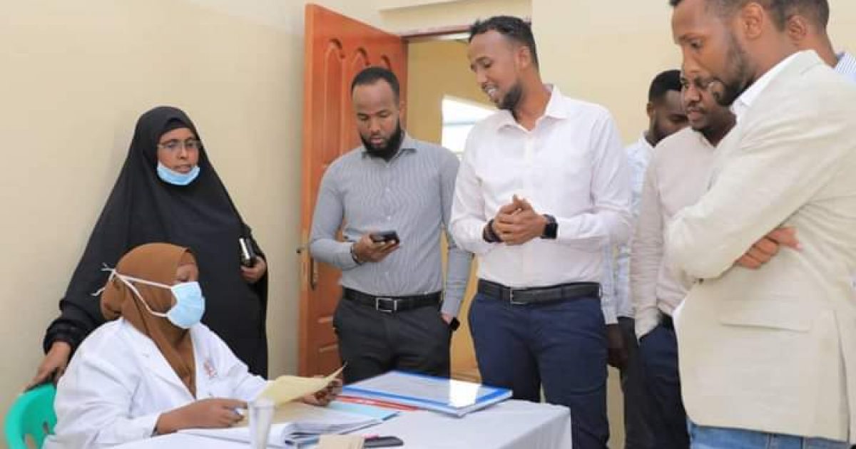 Agaasimaha Caafimaadka Gobalka Banaadir oo kormeeray xarumo caafimaad