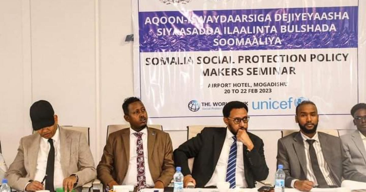 Xildhibaanno ka qeyb-galay Aqoon-iswaydaarsi ku saabsan Baxnaano