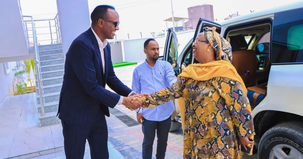 Guddoomiyaha SoDMA oo xarunta kusoo dhaweeyay Wasiirka haweenka “SAWIRRO”