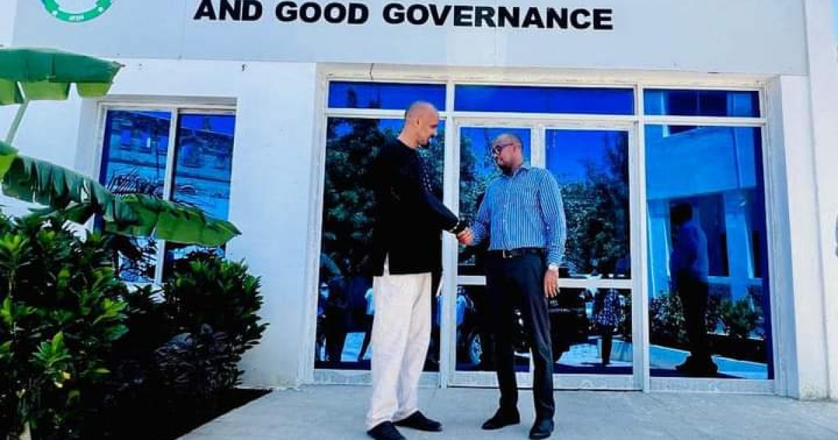 Maamulka Gobolka Banaadir iyo Madaxda Machadka tababarada Maareynta Dhaqaalaha oo shiray