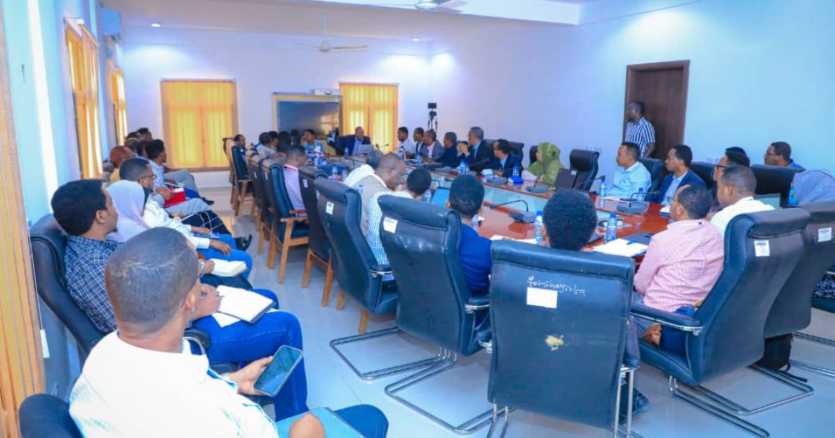 Puntland oo arrinsatay sidii gargaar loo gaarsiin lahaa dadkii kasoo barakacay Laascaanood