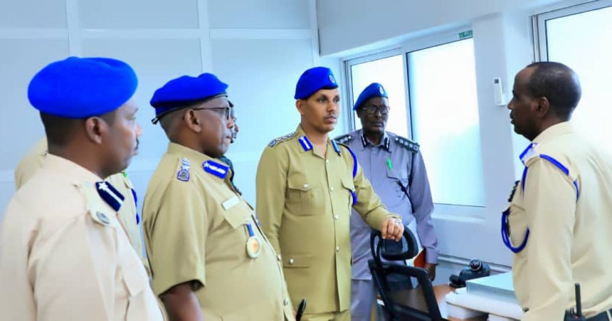 Taliyaha Ciidanka Booliiska oo kormeer shaqo ku tagay xarumaha Hoggaanada Isgaarsiinta iyo Saadka ee ciidanka Booliiska Soomaaliyeed