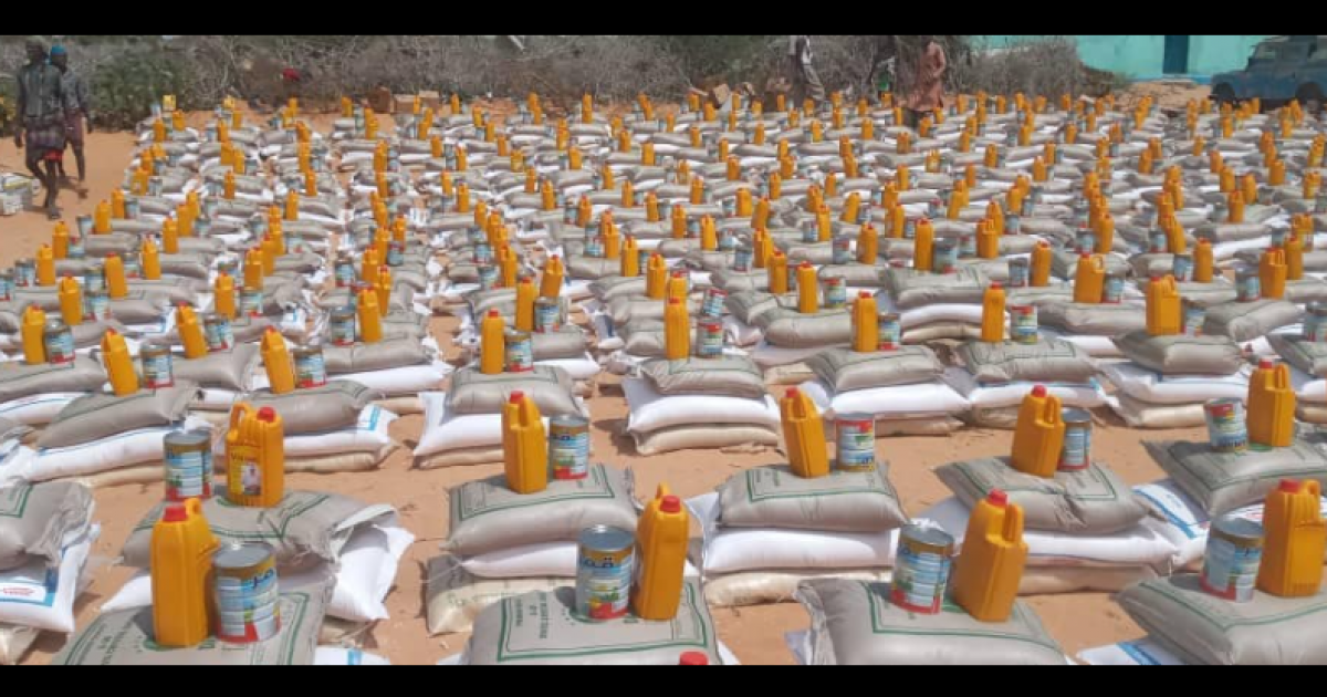 Qoysas ku dhaqan Raage Ceelle oo la gaarsiiyay deeq raashin ah