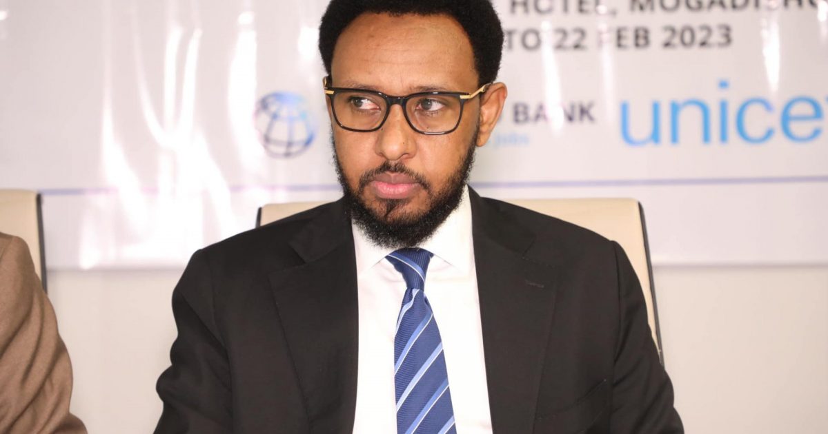 Wasiirka Shaqada iyo Arrimaha Bulshada XFS oo furay aqoon-iswaydaarsiga dejiyeyaasha Siyaasadda Ilaalinta Bulshada Soomaaliya