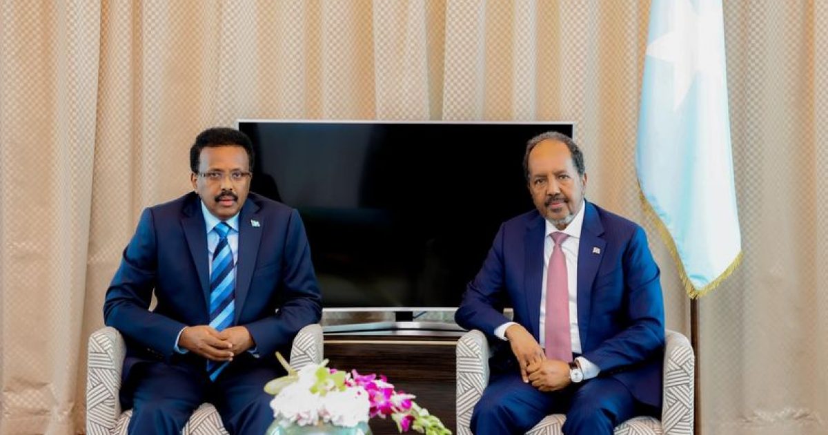 Madaxweynaha JFS oo magaalada Dooxa kula kulmay Madaxweynihii hore ee dalka