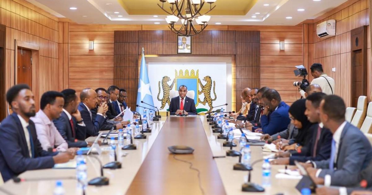 R/W Xamse oo warbixin ka dhaggeestay guddiga Hagista daabacaadda Shillin Soomaaliga