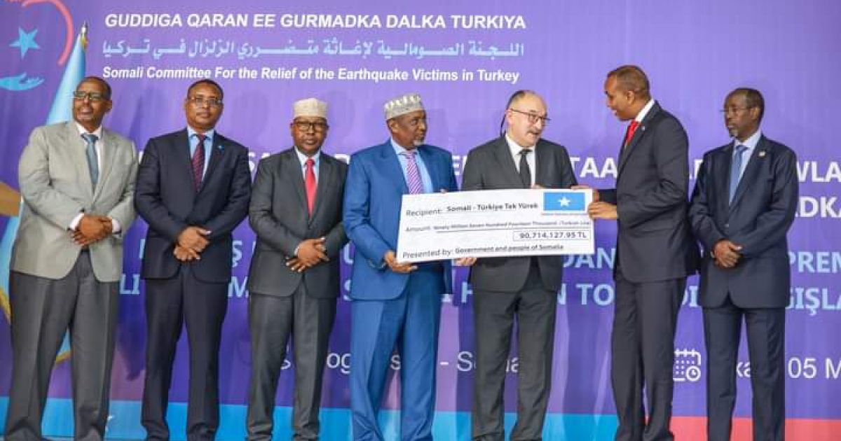 Dowladda Soomaaliya oo deeq lacag ah ku wareejisay Dowladda Turkiga