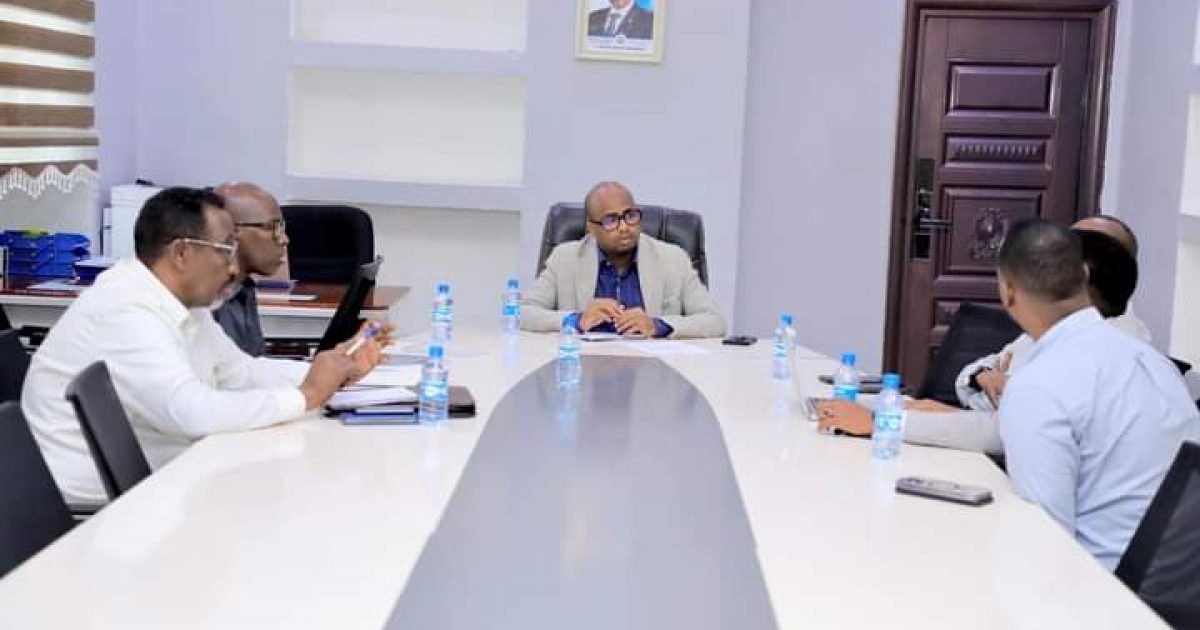 Guddiga loo xilsaaray ka talo-bixinta shirkadda nidaaminta iyo maareynta arrimaha dhulka oo lala shiray “SAWIRRO”