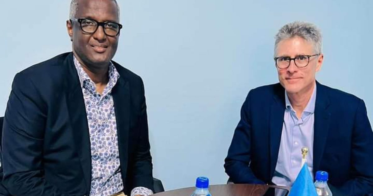 Ergeyga gaarka ah ee Gurmadka Abaaraha oo la kulmay Safiir ku-xigeenka Mareykanka ee Soomaaliya