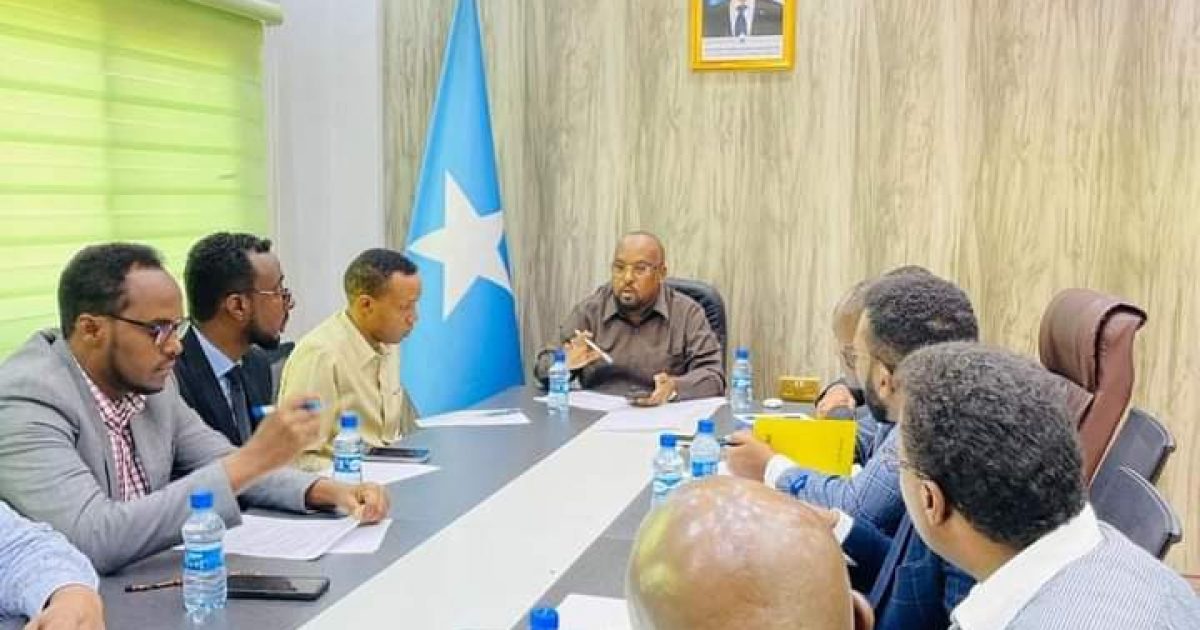 Wasiirka Ganacsiga oo hortegay Guddiga Dhaqaalaha iyo Ganacsiga ee BJFS