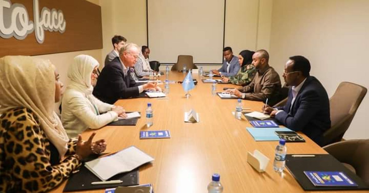 Wasiirka Gaashaandhigga oo la kulmay Safiirka Switzerland ee Soomaaliya “SAWIRRO”