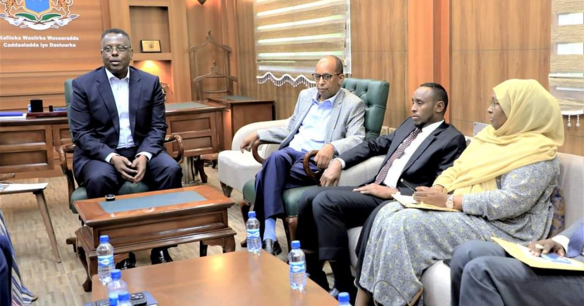 Wasiirka Caddaaladda oo kulan la qaatay Guddiga dib-u-eegista Dastuurka KMG