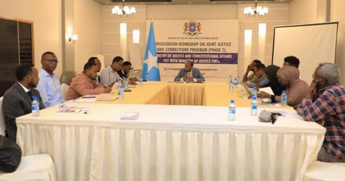 Madaxda Wasaaradda Cadaaladda XFS iyo kuwa dowlad Goboleedyada oo shir uga furmay Muqdisho