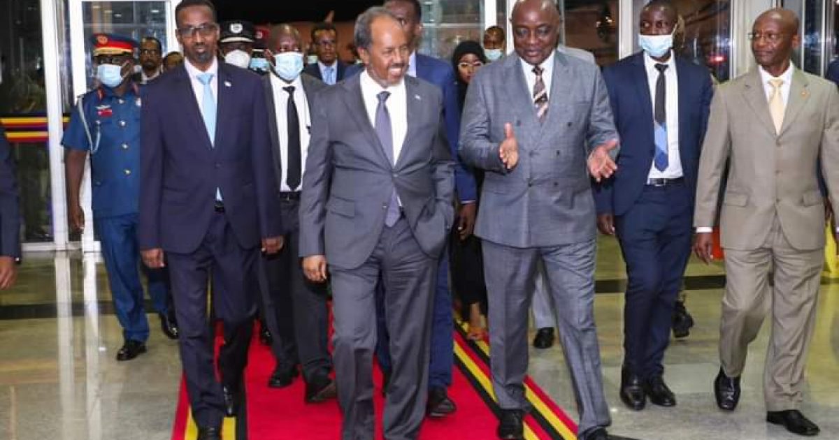 Madaxweyne Xasan Sheekh oo Dalka Uganda tababar ugu soo xiraya cutubyo ka tirsan ciidamada qalabka sida ee Soomaaliyeed