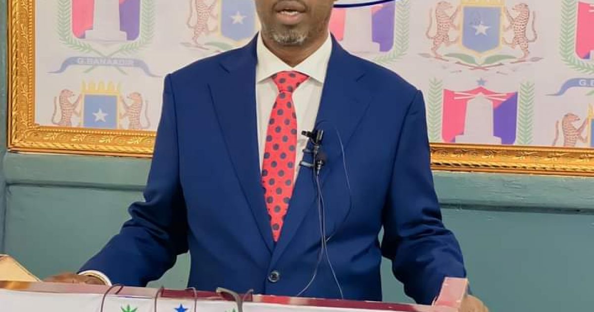 Guddoomiyaha gobolka Banaadir oo digniin u diray dadka sameeya dukmantiyadda been abuurka ah