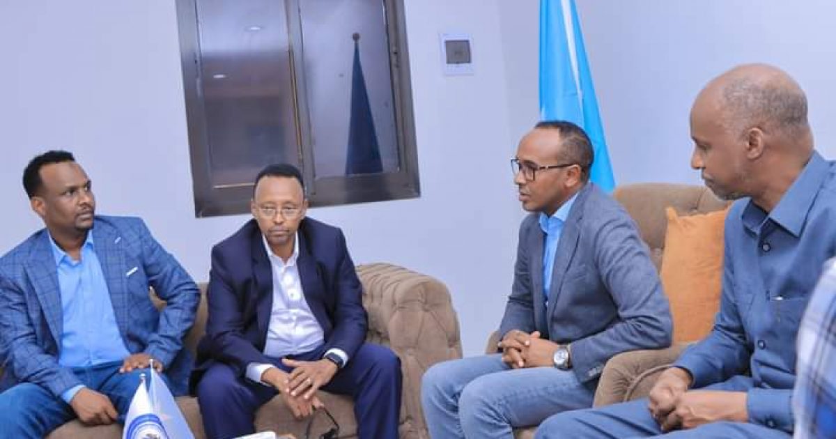 Guddoomiyaha Hay’adda SODMA oo xafiiskiisa ku qaabilay wafdi ka socday IGAD