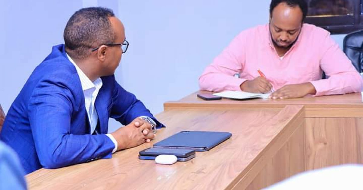 Guddoomiyaha Hay’adda SoDMA oo xafiiskiisa ku qaabilay Madaxa NRC ee Soomaaliya