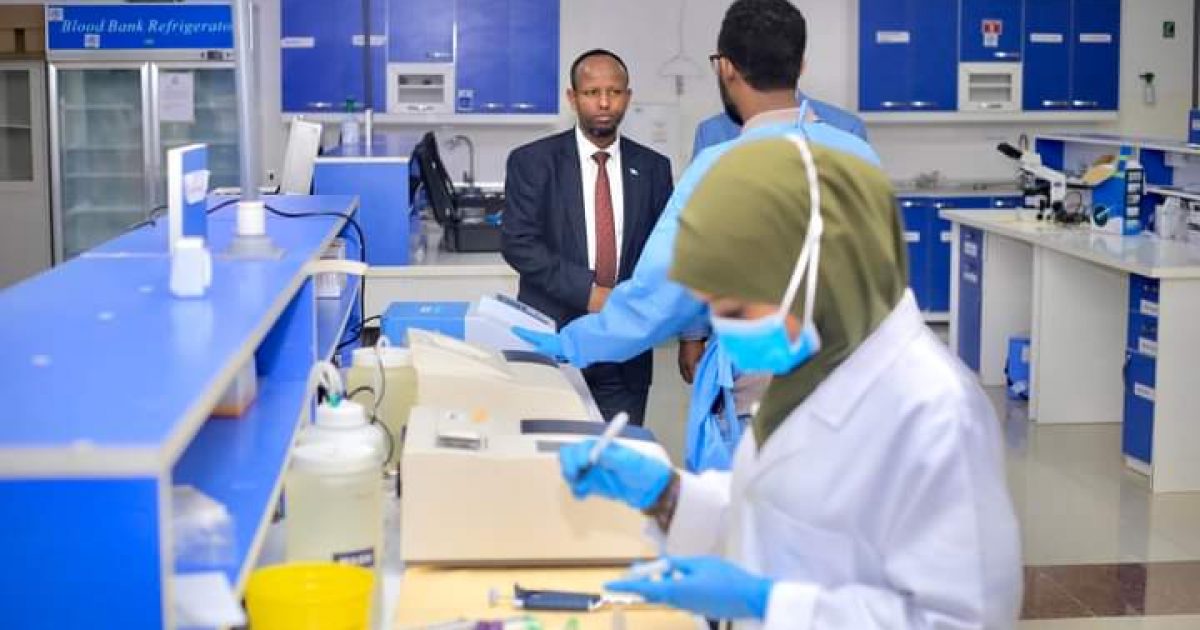 Wasiirka Caafimaadka XFS oo kormeeray xarunta Sheybaarka Qaranka “SAWIRRO”