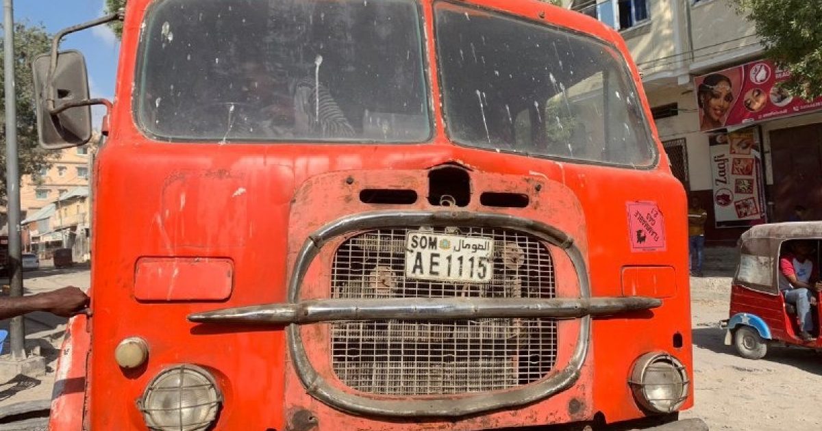 Ciidamada amaanka oo gacanta kuso dhigay darawal gaari xamuul ah oo dil geystay.