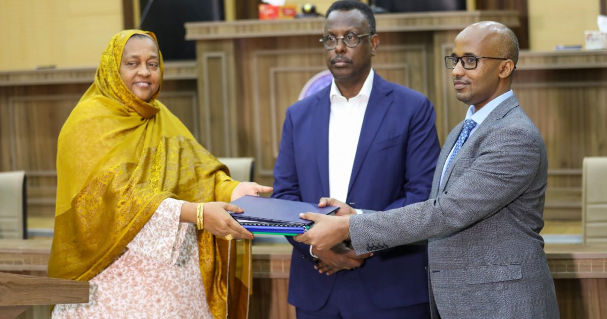 Guddiga Madaxa-bannaan ee dib u eegista Dastuurka oo si buuxda xilkooda ula wareegey