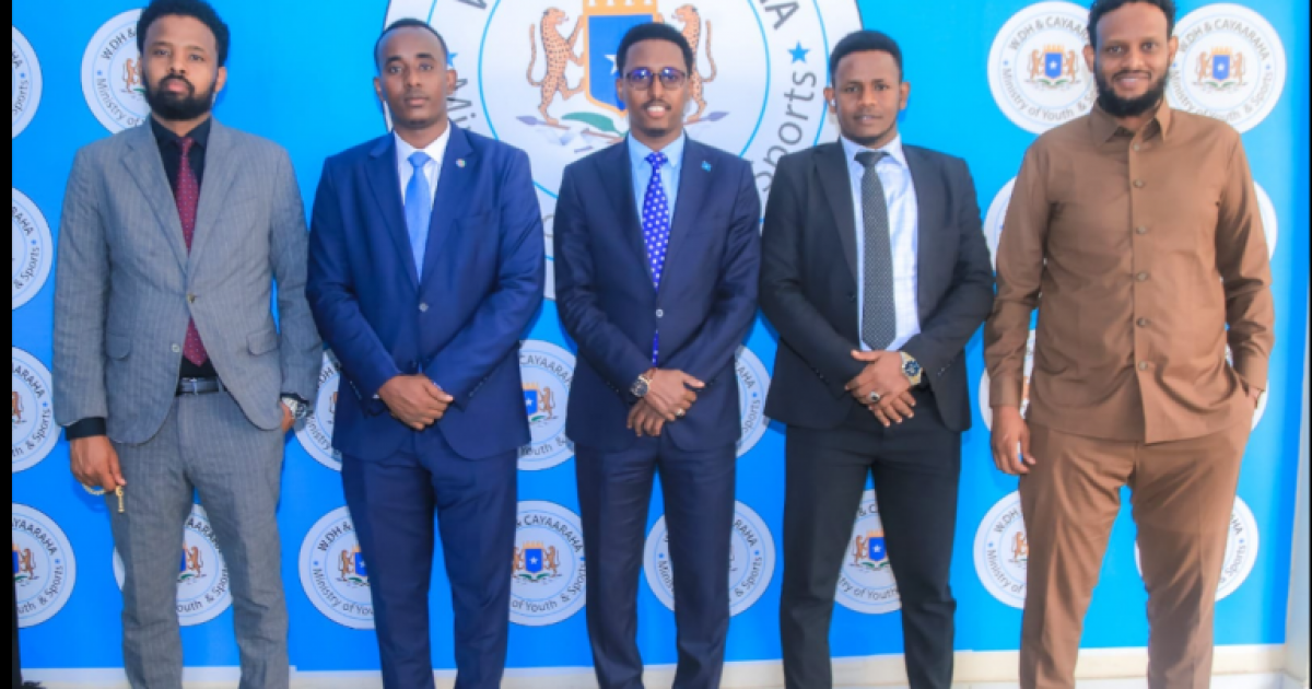 Wasiirka Isboortiga XFS oo booqday xarunta Wasaaradda oo la dayactiray