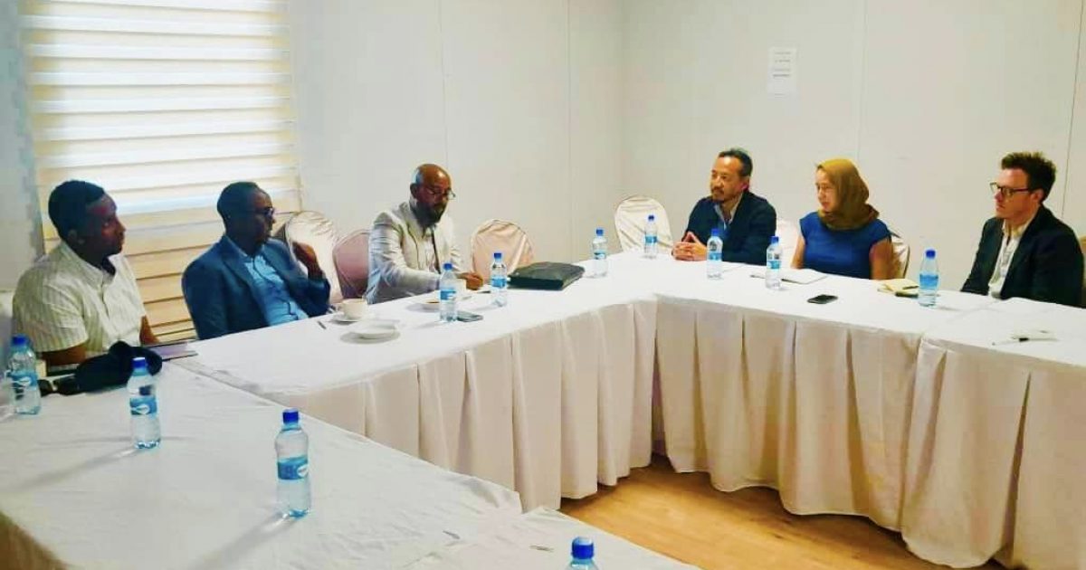 Guddoomiyaha hay’adda Maareynta Musiibooyinka oo la kulmay koox ka socoto hay’adda Global Protection Team