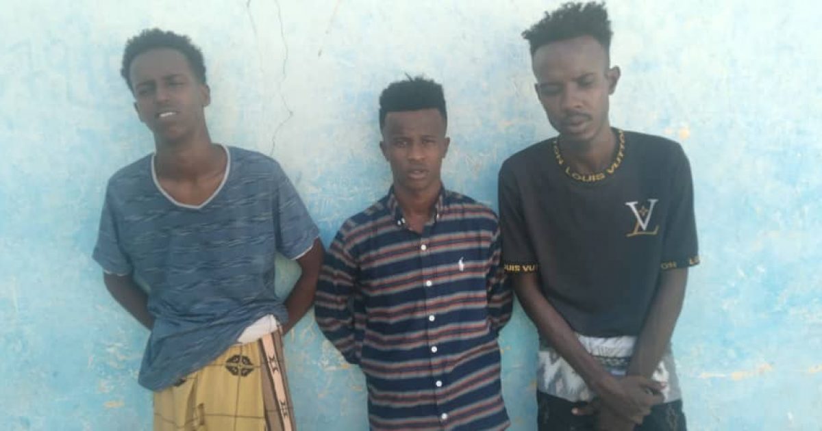 Ciidamada Boliska oo soo qabtay rag ku eedeysan Burcadnimo