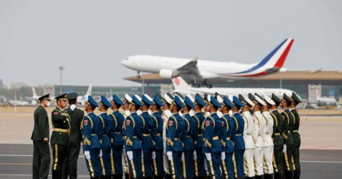 Madaxweynaha Faransiiska oo booqasho ku tagay Shiinaha