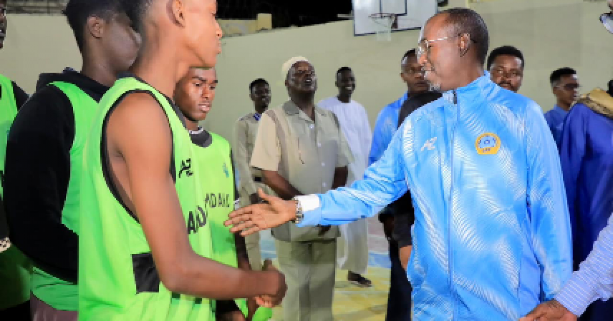 Guddoomiyaha Gobolka Banaadir oo daah-furay Tartanka Kubadda Koleyga Bisha Ramadaan ee Degmada Shibis.