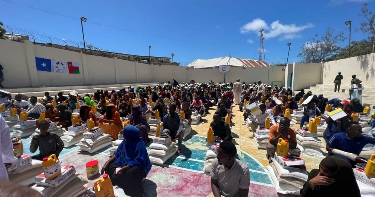 Hay’adda SoDMA oo deeq raashin ah u qeybisay Barakacayaasha ku nool gobolka Banaadir 