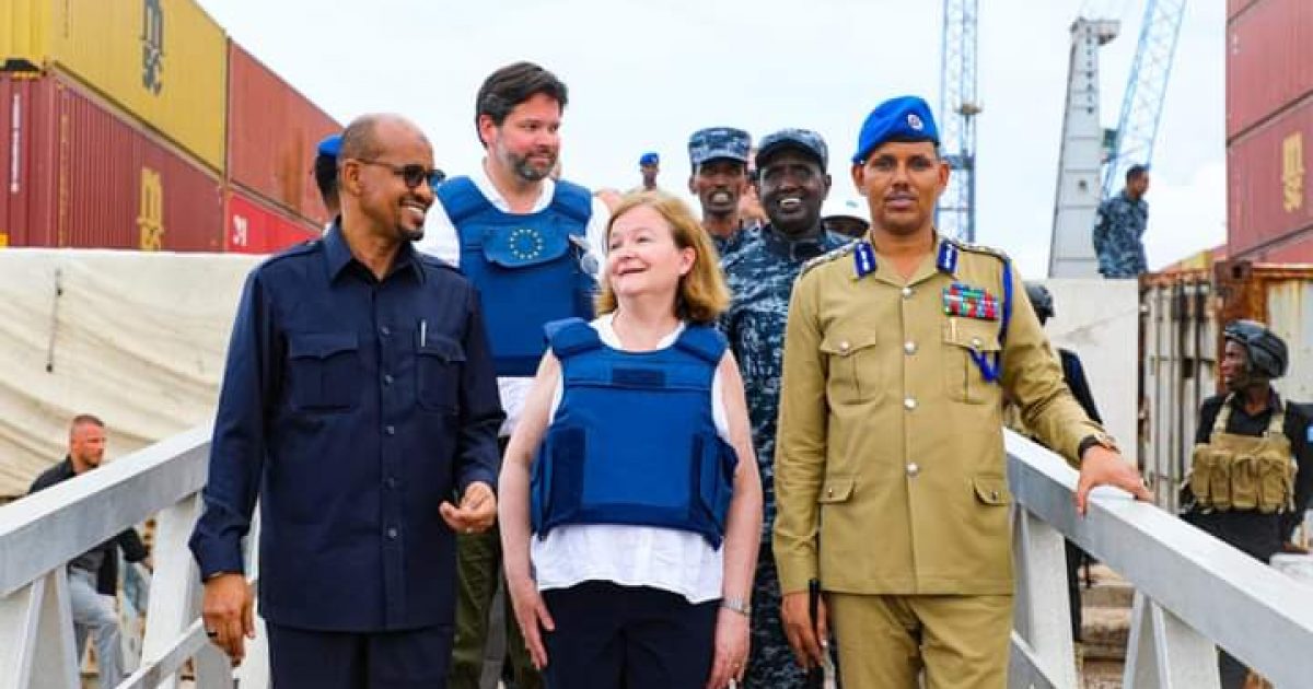 Wasiiru-dowlaha Amniga iyo Taliyaha Booliska oo kormeeray shaqada ay qabtaan ciidamada ilaalada Xeebaha